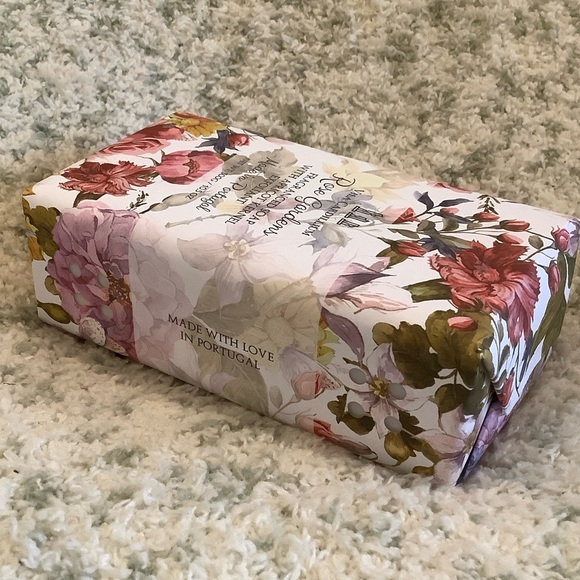 Vila Cardillium Rose Gardens Scented Floral Decor Soap NWT Portugal 10.50 oz - Picture 4 of 14